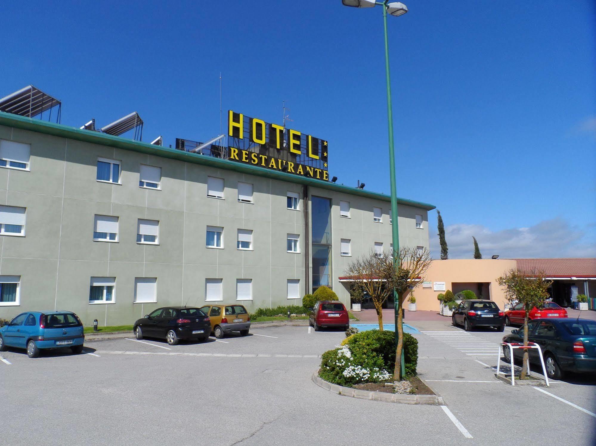 Hotel Rey Arturo Burgos Villagonzalo Pedernales Exterior foto