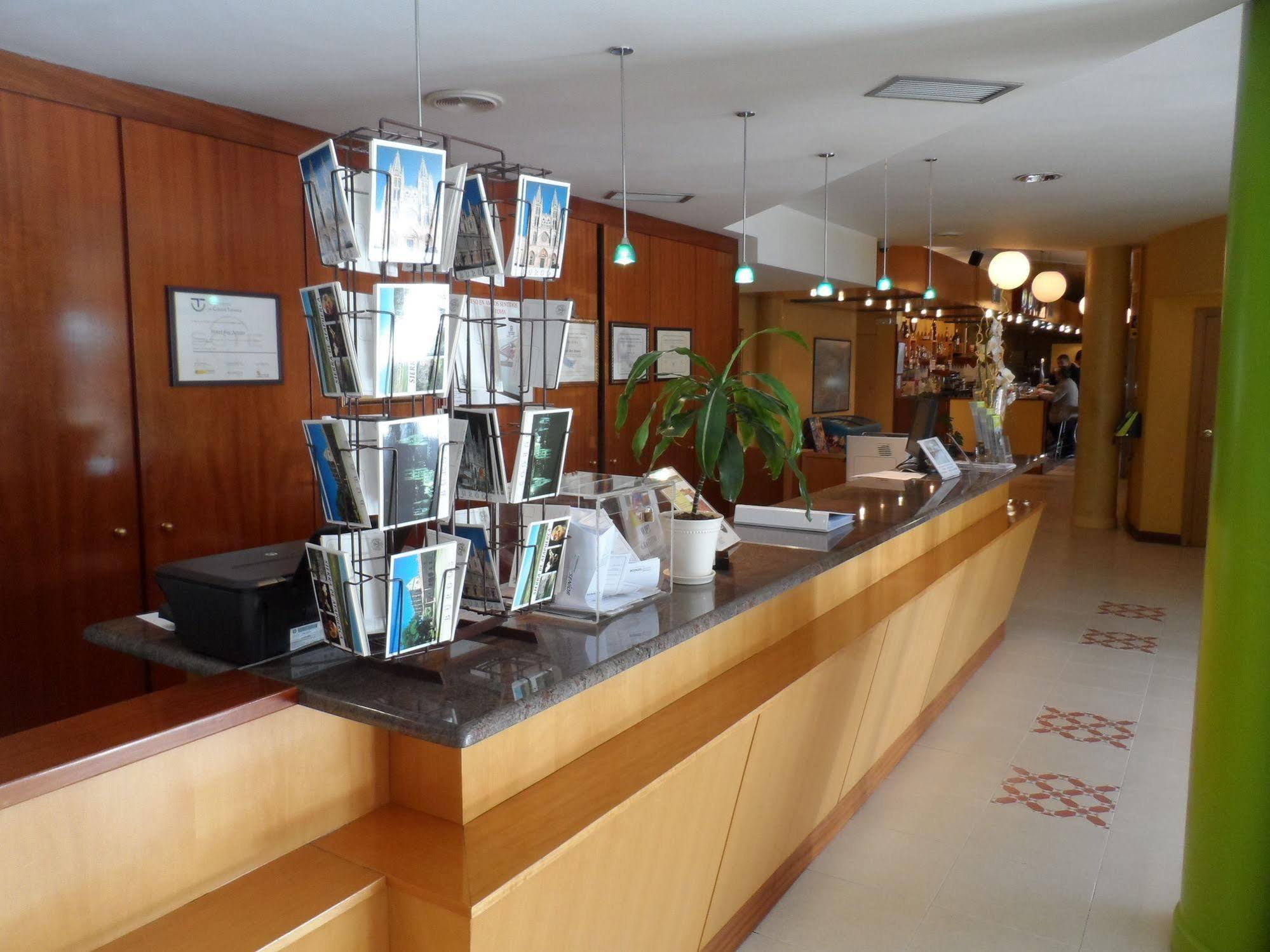 Hotel Rey Arturo Burgos Villagonzalo Pedernales Exterior foto